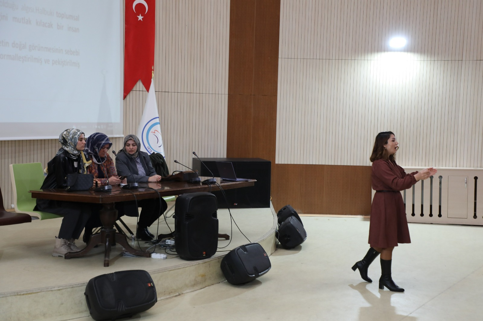 ERCİŞ BELEDİYESİ’NDE TOPLUMSAL CİNSİYET EŞİTLİĞİ EĞİTİMİ VERİLDİ